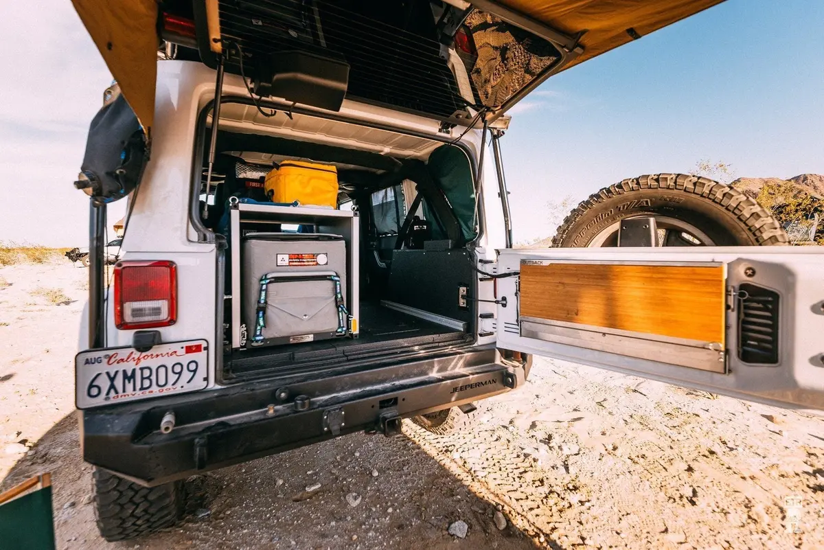 '07-18 Jeep Jku 4-Door Side Cubbies 1
