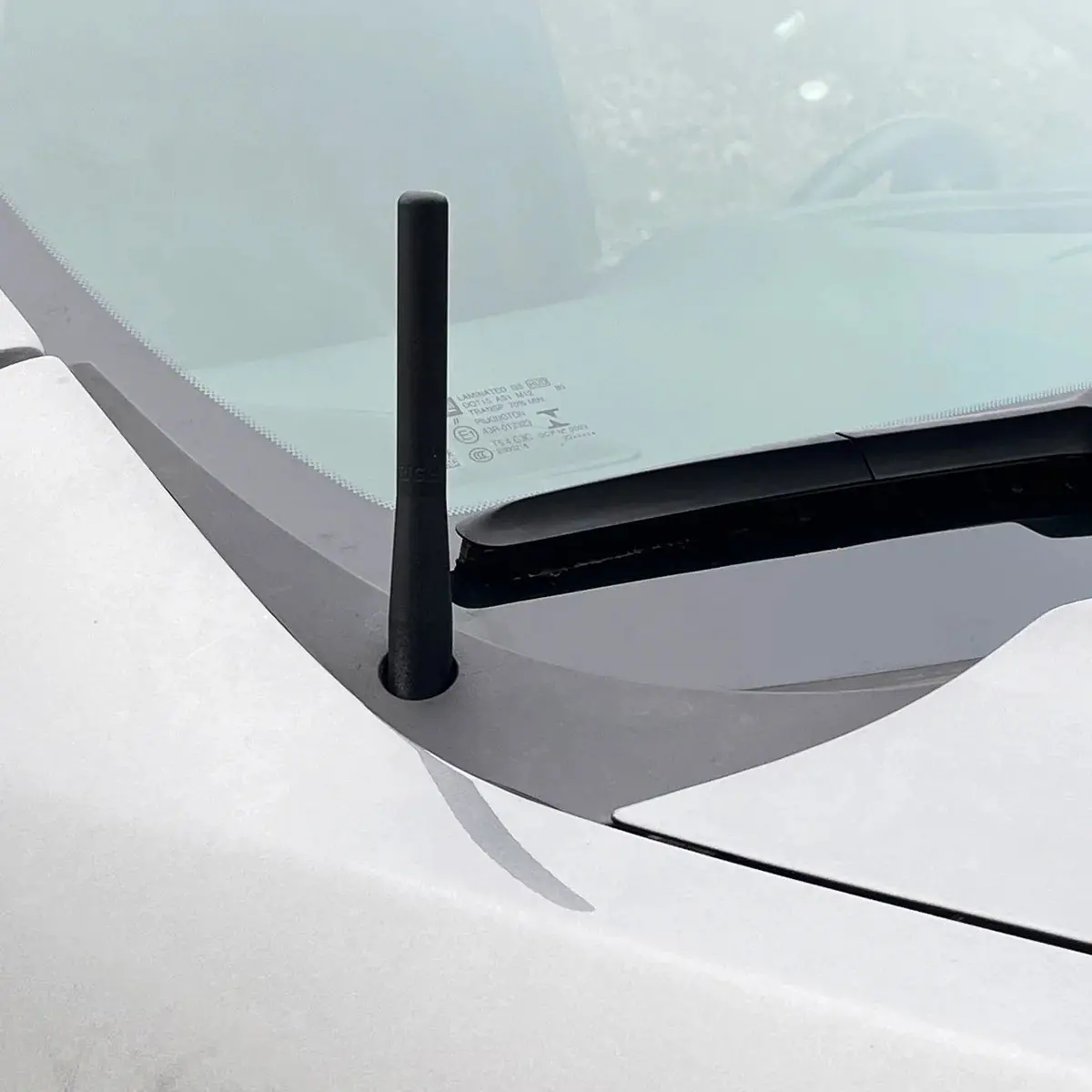 Perfect-Fit Stubby Antenna | Chevrolet Silverado 1500 (2019+), Gmc Sierra 1500 (2019+) 1