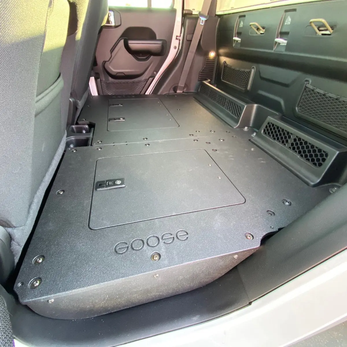 '19-23 Jeep Jt 4 Door Goose Gear 2Nd Row Seat Delete Plate System 1