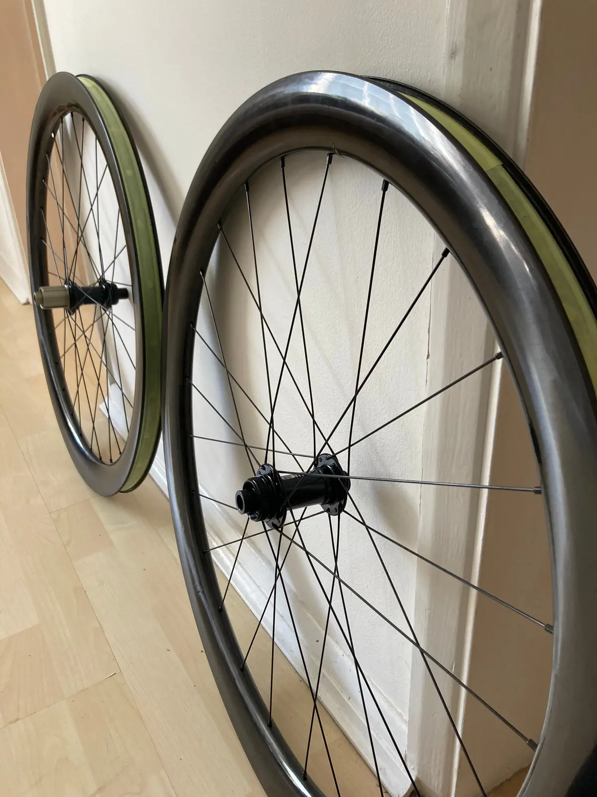 All Road Carbon Disc Brake Wheelset - Raw Carbon / Paintless, Hookless 1