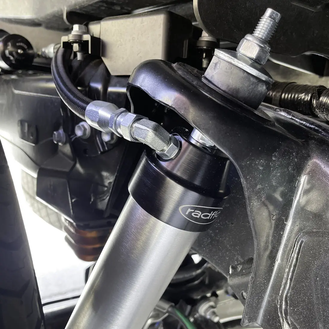 Radflo 2.5 Rear Toyota Tacoma 2024+ With Remote Reservoir 0-2″ Lift 2