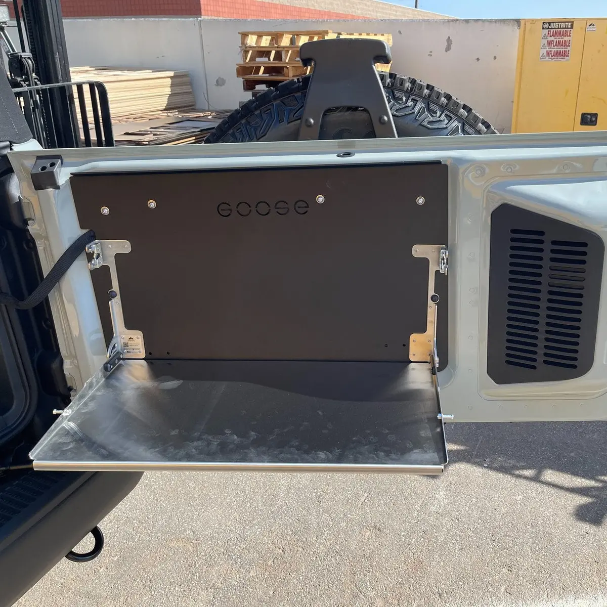 '21-23 Ford Bronco Goose Gear Tailgate Table 2