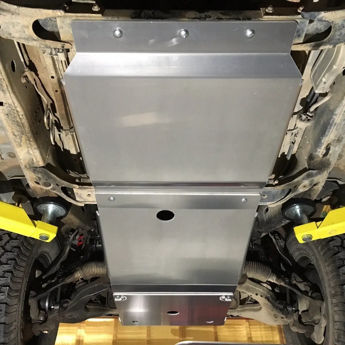 96-02 Toyota 4Runner Transfer Case Skid Plate 1