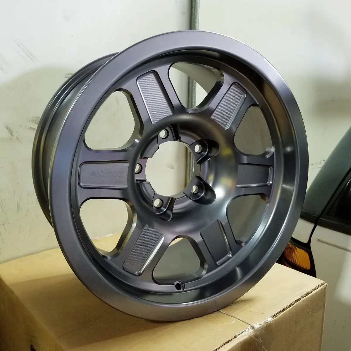 G400 Smooth Lip Wheel 17X8.5" 8 Lug 4