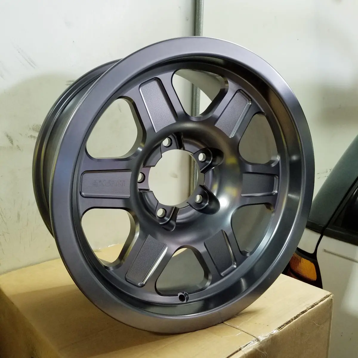 G400 Smooth Lip Wheel 18X9.0" 8 Lug 5