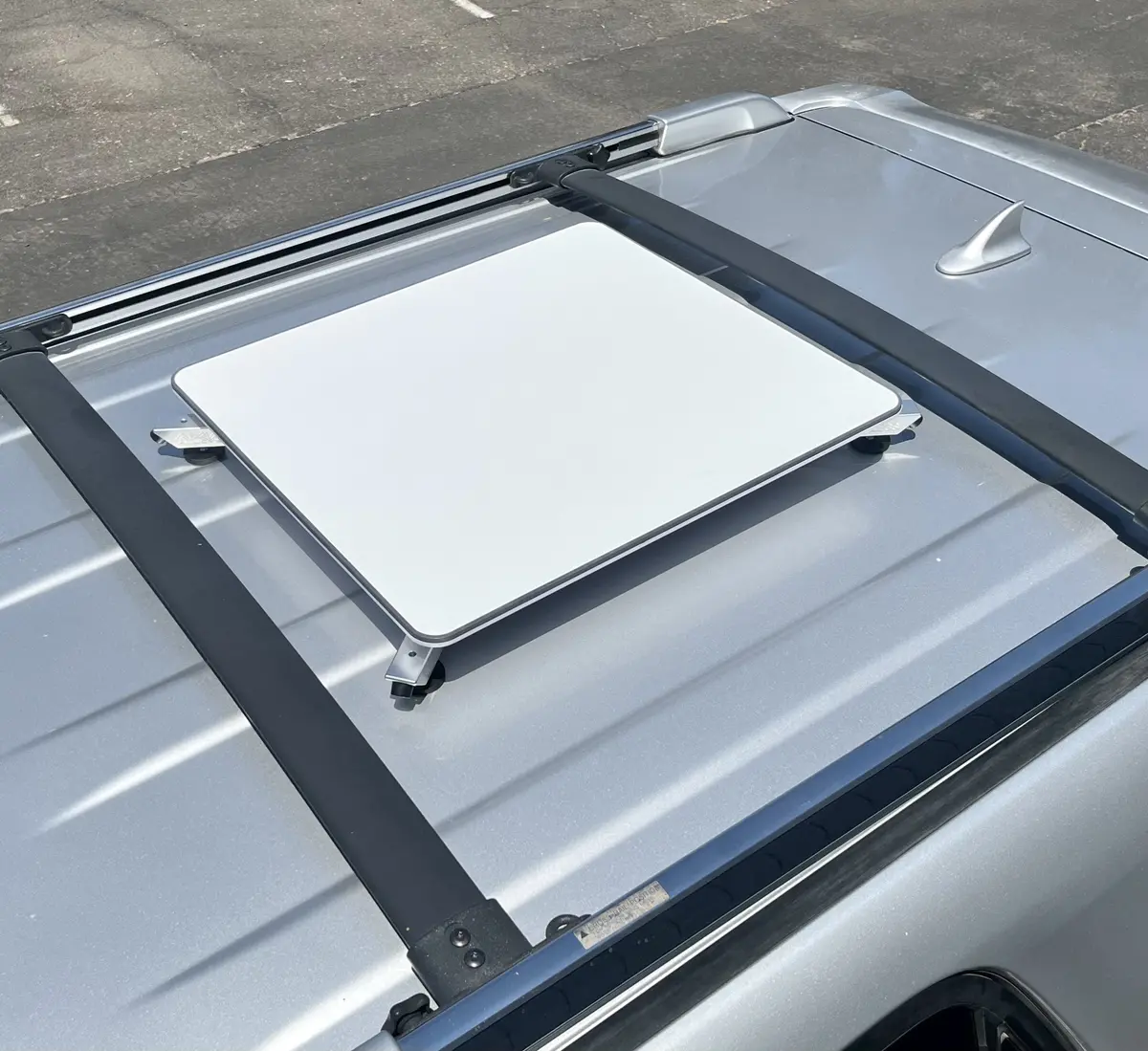 Vehicle Roof Mount Starlink Flat High Performance Dish – Magnetic Starlegs 1
