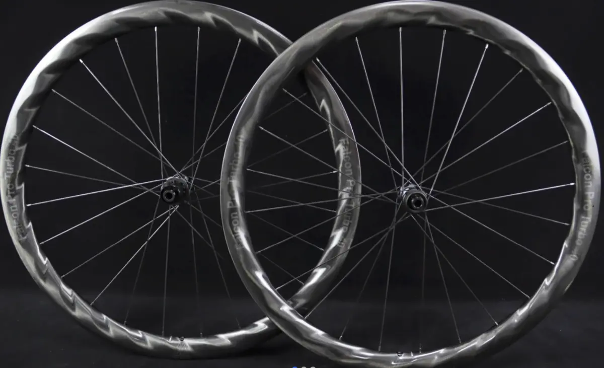 The Falcon Premium Carbon Wheelset - Disc Brake 1