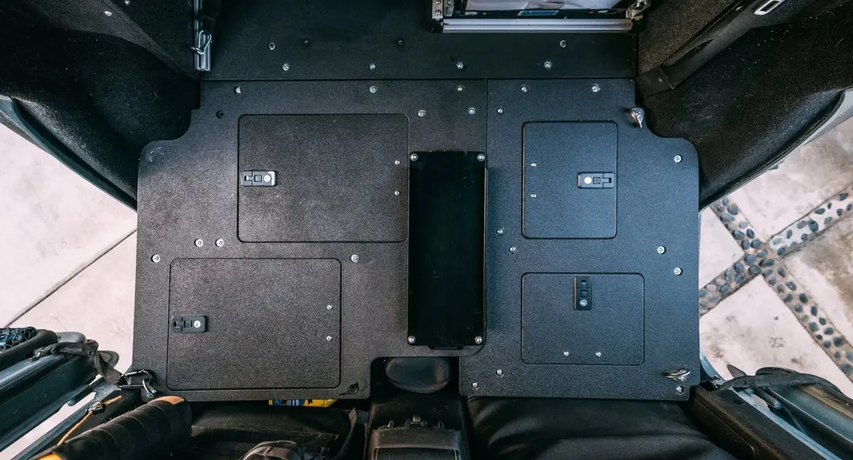 Jeep Wrangler 2007-2018 Jku 4 Door - Second Row Seat Delete Plate System 1